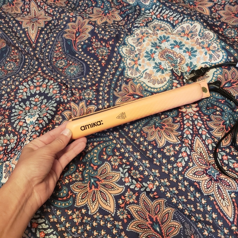 Amika flat iron